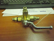 F4D-4 клапан переключения подъемник/траверса